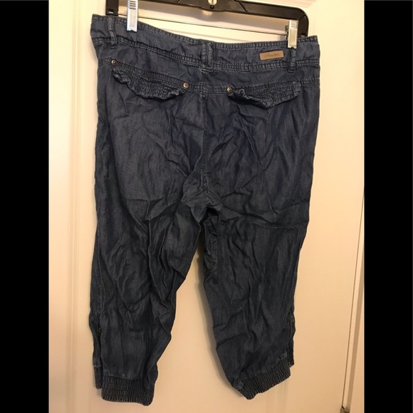 𝅺Blossom Capris - Picture 2 of 6